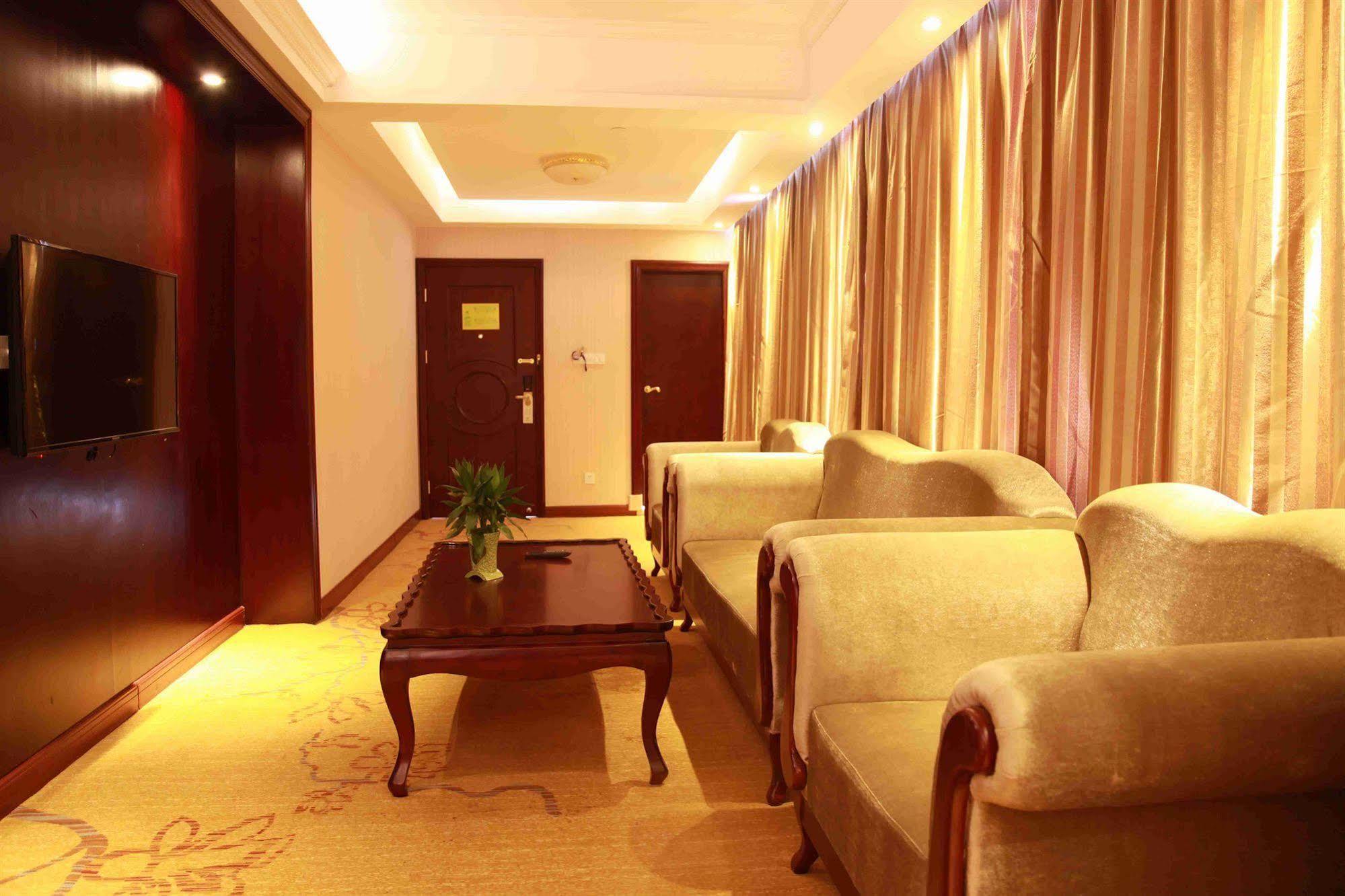 Vienna Hotel Shanghai Pudong Airport Exterior foto