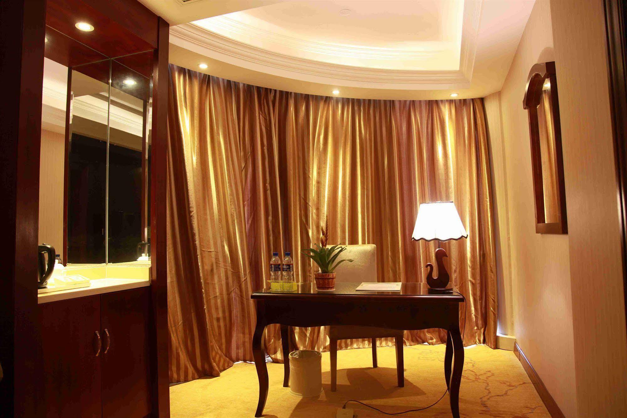 Vienna Hotel Shanghai Pudong Airport Exterior foto