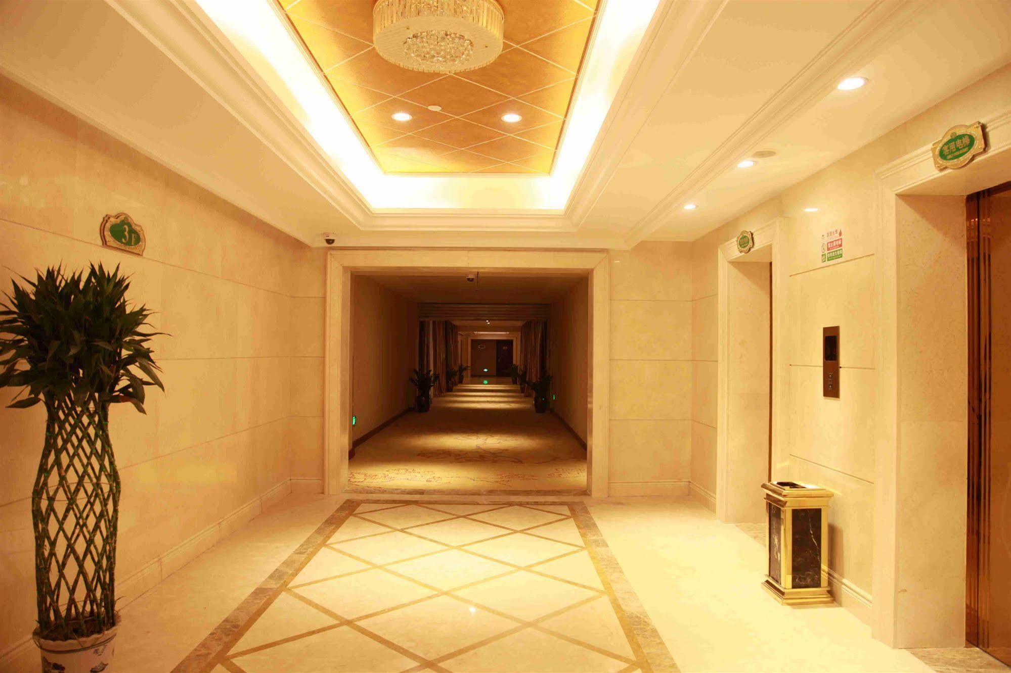Vienna Hotel Shanghai Pudong Airport Exterior foto