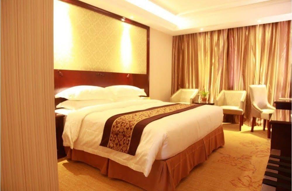 Vienna Hotel Shanghai Pudong Airport Exterior foto